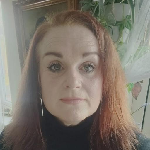 Olivia is a psychic and clairvoyant offering Tarot and energy readings with 15+ years’ experience, providing guidance in love, career, and life clarit