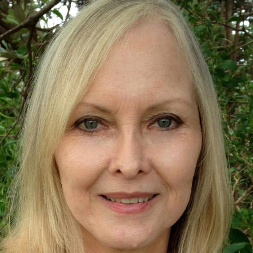 Lynn is a third-generation psychic, empath, and Reiki Master offering compassionate guidance, life coaching, and clairsentient readings worldwide.